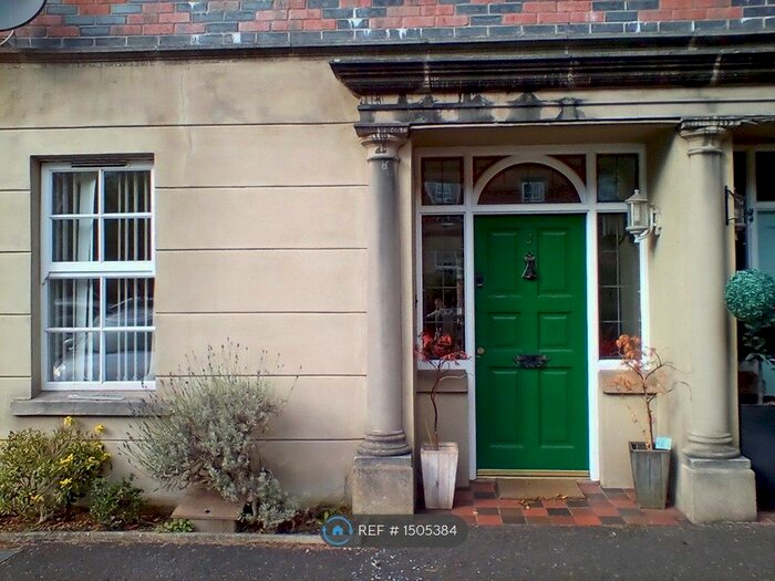 4 Bedroom Semi-Detached House To Rent In Bell Towers, Belfast, BT7