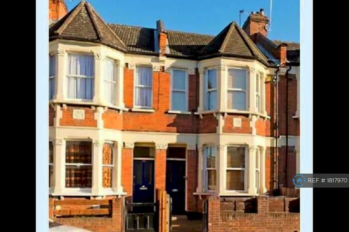 2 Bedroom Flat To Rent In Sandringham Road, London, NW2