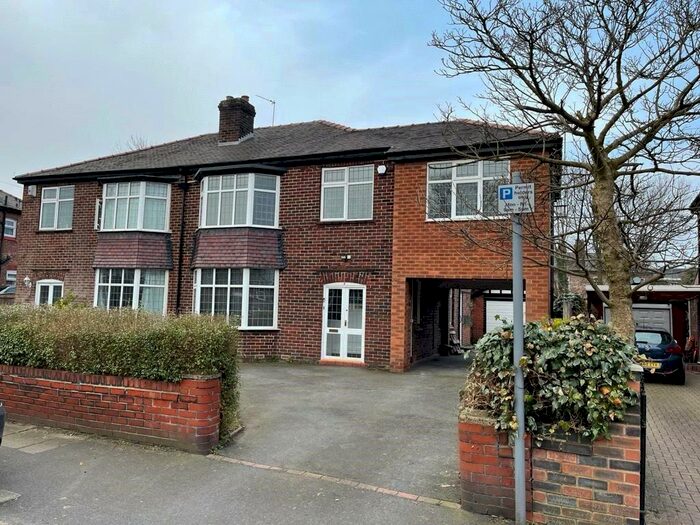 4 Bedroom Semi-Detached House To Rent In St Georges Crescent, Salford, M6