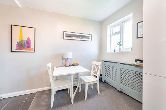 1 Bedroom Flat For Sale In Gowan Road, Willesden, London, NW10