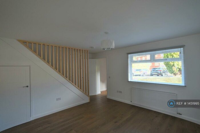2 Bedroom End Of Terrace House To Rent In Colintraive Avenue, Glasgow, G33