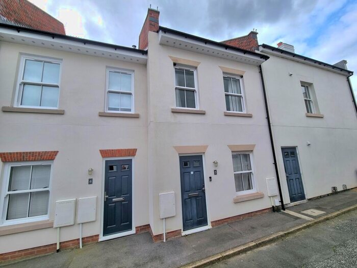 3 Bedroom House To Rent In Henry Street, Gosport, PO12