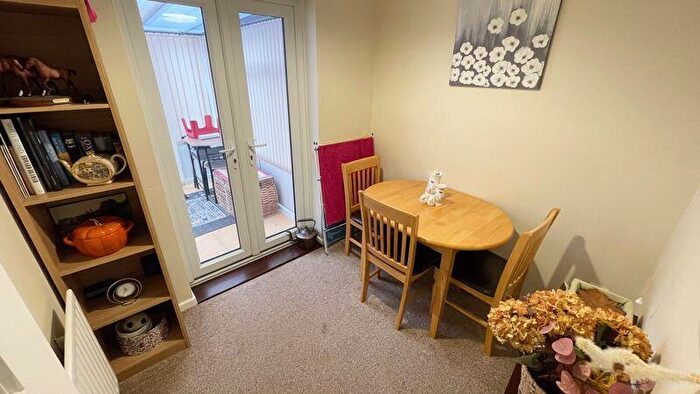 2 Bedroom Semi-Detached Bungalow For Sale In Woburn Avenue, Lincoln, LN1