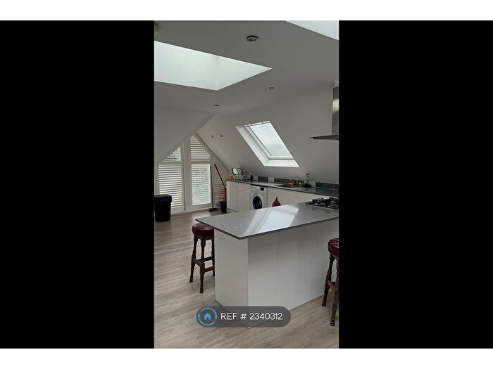 3 Bedroom Flat To Rent In Edward Avenue, Morden, SM4