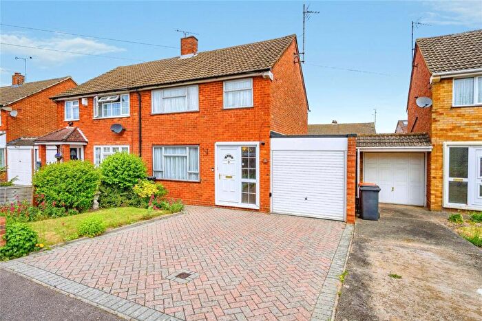 3 Bedroom Semi-Detached House For Sale In Buckwood Avenue, Dunstable, Bedfordshire, LU5