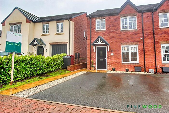 3 Bedroom End Terrace House For Sale In Milford Close, Wingerworth, Chesterfield, Derbyshire, S42