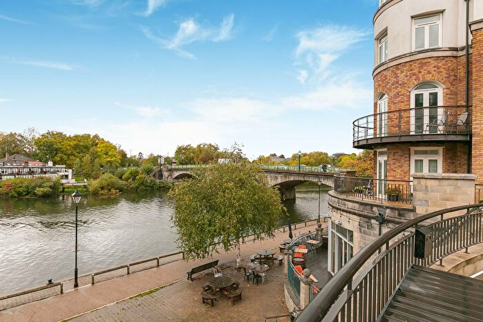 2 Bedroom Flat For Sale In Clarence Street, Staines-Upon-Thames, Surrey, TW18