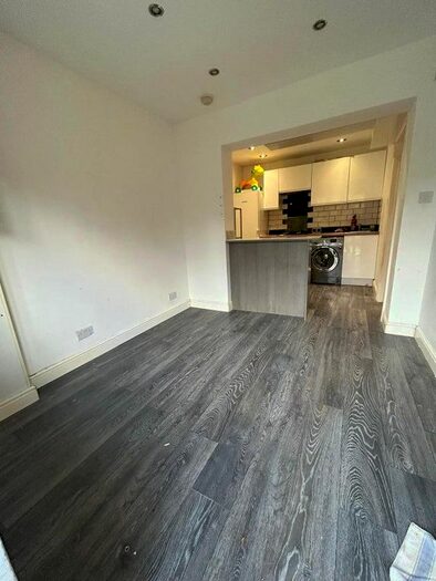 1 Bedroom Flat To Rent In Great North Way, London, NW4