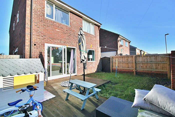 2 Bedroom Maisonette For Sale In Farleigh Avenue, Melksham, Wiltshire, SN12