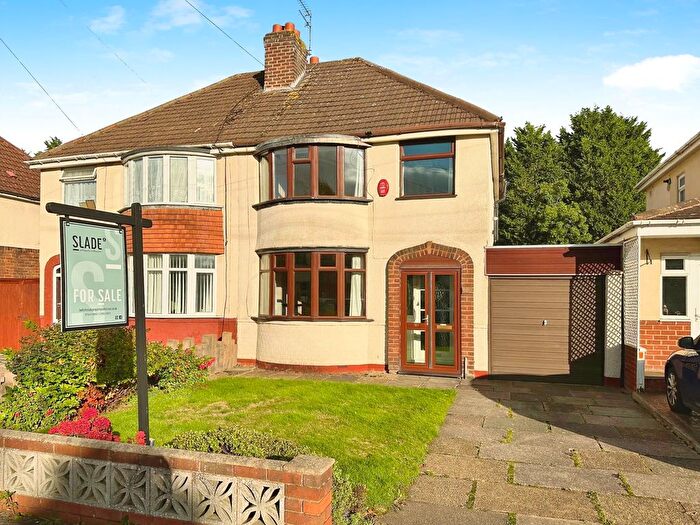 3 Bedroom Semi-Detached House For Sale In Winchester Road, Wolverhampton, WV10