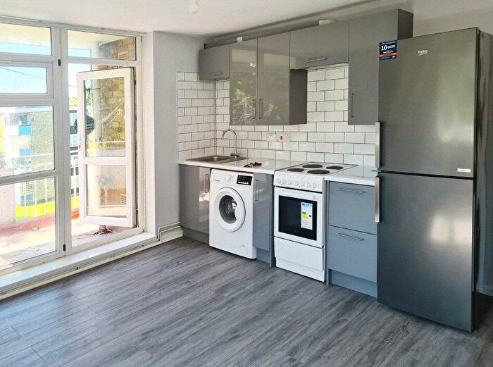 2 Bedroom Flat To Rent In Ellwood Avenue, Southampton, Hampshire, SO19