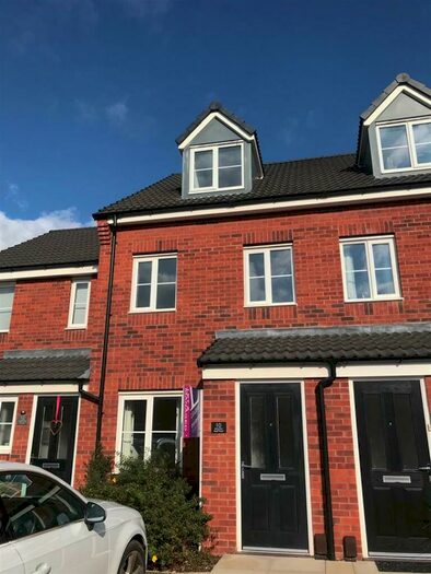 3 Bedroom Town House To Rent In Lightning Grove, Hucknall, Nottingham, NG15
