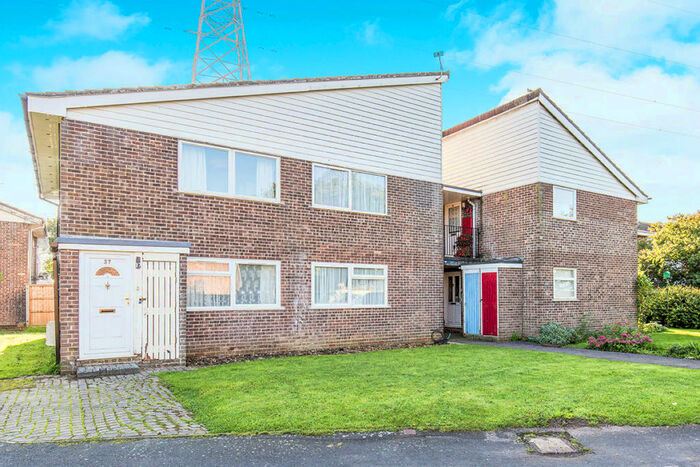 1 Bedroom Flat To Rent In Treagore Road, Calmore, Southampton, SO40