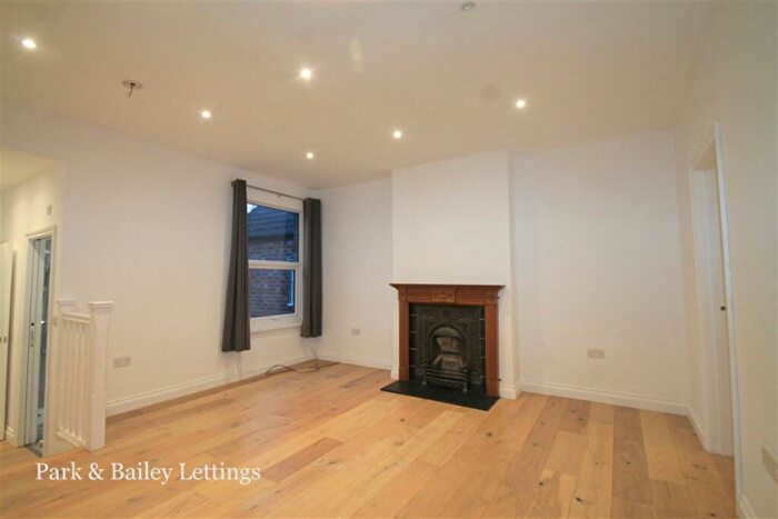 2 Bedroom Flat To Rent In Bedroom Second Floor Flat In Kenley, CR8