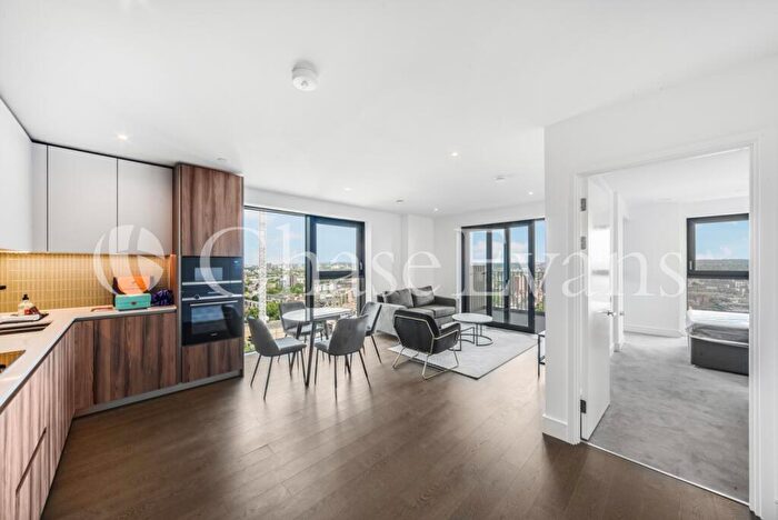 2 Bedroom Apartment To Rent In Hawksbury Heights, Park & Sayer, Elephant And Castle, SE17