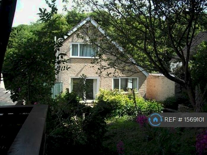 3 Bedroom Detached House To Rent In Wood Lane, Huddersfield, HD4