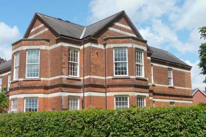 2 Bedroom Flat To Rent In Cayton Road, Coulsdon, CR5