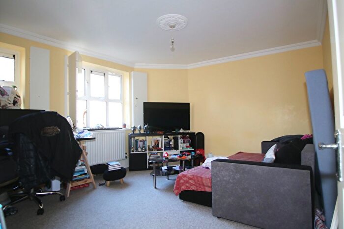 1 Bedroom Flat To Rent In Brenthouse Road, Hackney, E9