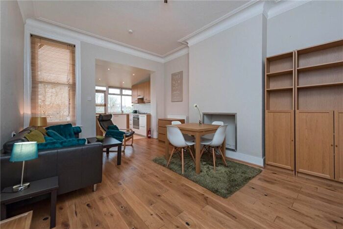 2 Bedroom Apartment To Rent In Brondesbury Park, London, NW2