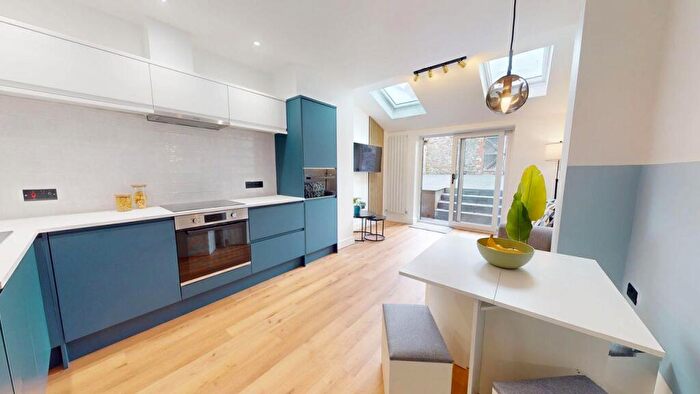 1 Bedroom Flat To Rent In Monthermer Road, Cathays, Cardiff, CF24