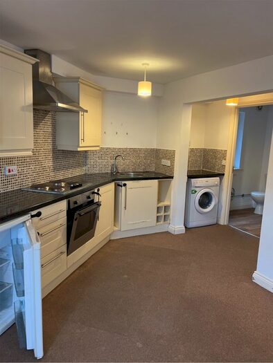 1 Bedroom Flat To Rent In Military Road, Northampton, NN1