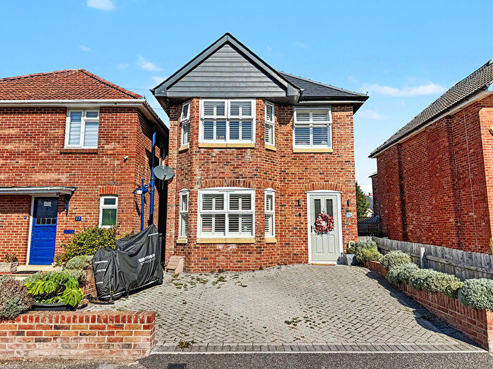 3 Bedroom Detached House For Sale In Christchurch, BH23