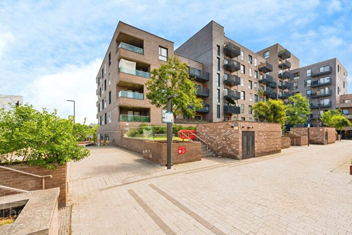 2 Bedroom Flat For Sale In F Edgware Road, London, NW9