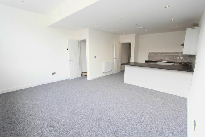 2 Bedroom Flat To Rent In Tylacelyn Road, Penygraig -, Tonypandy, CF40
