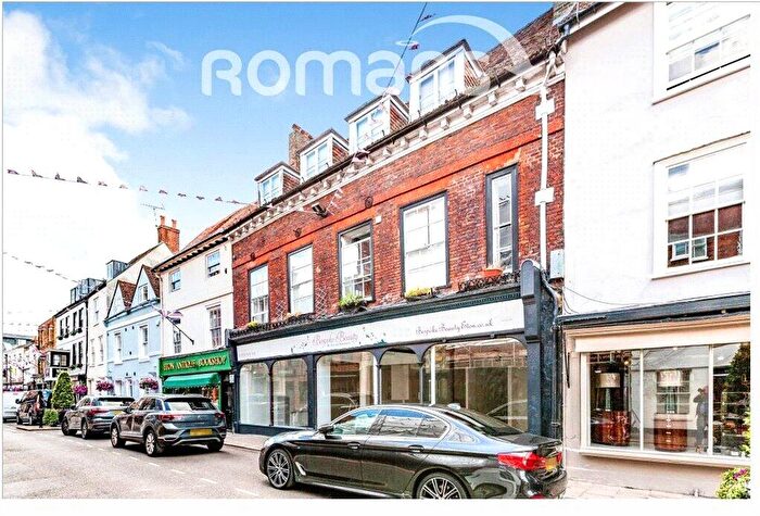 3 Bedroom Flat To Rent In Wiggington House, High Street, Eton, SL4