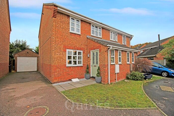3 Bedroom Property To Rent In Langley Place, Billericay CM12