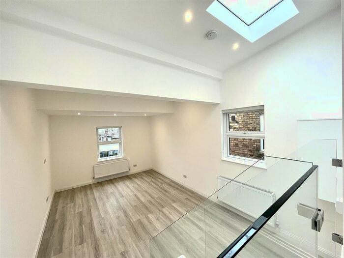 2 Bedroom Flat To Rent In Tottenham Lane, Crouch End, N8