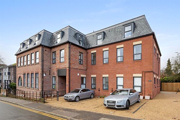 1 Bedroom Flat To Rent In Harlow Road, High Wycombe, HP13