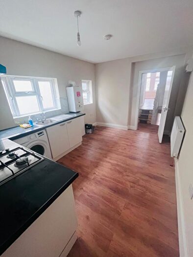 3 Bedroom Flat To Rent In Wakefield Street, East Ham, London, E6