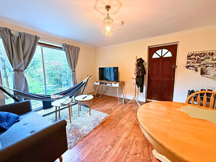 1 Bedroom Flat To Rent In Christchurch Gardens, Reading, RG2