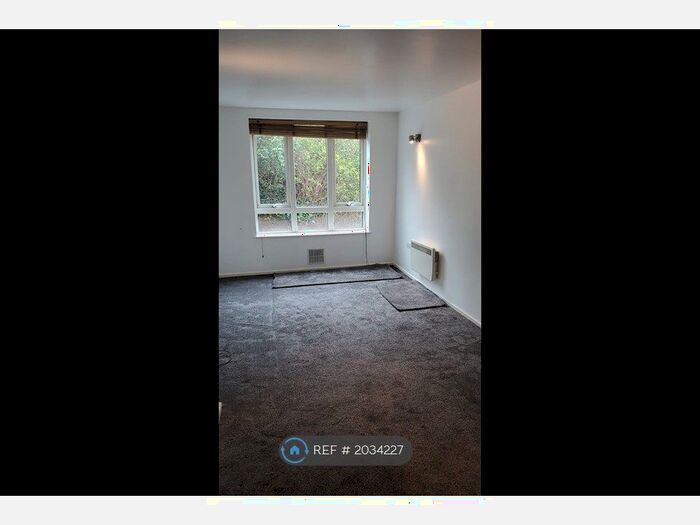 2 Bedroom Flat To Rent In High Rd, London, E18