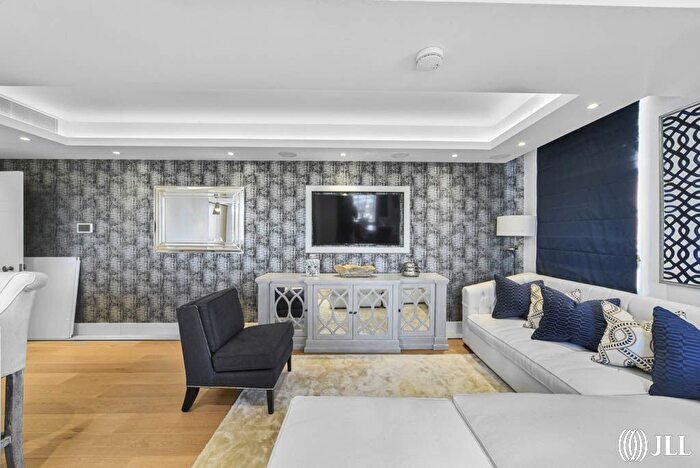 3 Bedroom Flat For Sale In Richmond Hill, Richmond, TW10