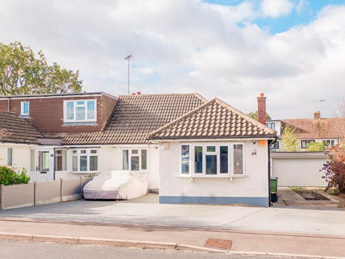 3 Bedroom Semi Detached House For Sale In Hatfield Road, Rayleigh, SS6