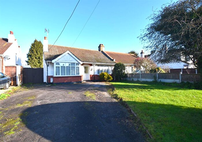 2 Bedroom Semi-Detached Bungalow For Sale In Dalys Road, Rochford, SS4