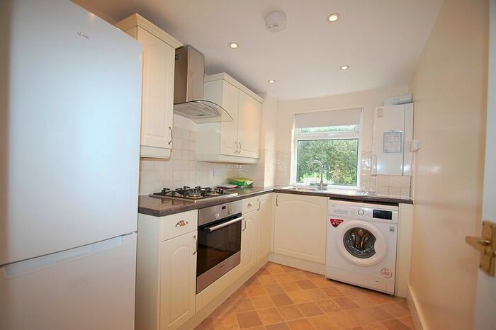 1 Bedroom Flat To Rent In High Street, Chalfont St. Peter, Buckinghamshire SL9