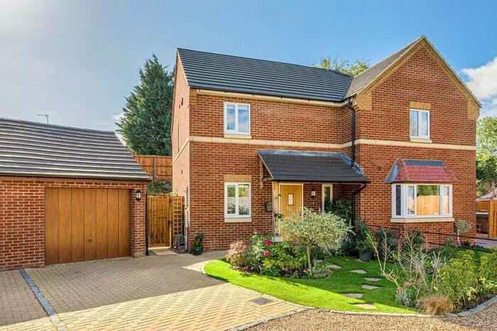 2 Bedroom Semi-Detached House For Sale In Pullman Close, Rushton, NN14