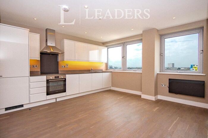 2 Bedroom Flat To Rent In Southchurch Road, Southend-on-Sea, Essex, SS1