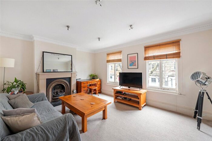 2 Bedroom Flat For Sale In Atherton Street, London, SW11