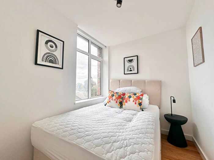1 Bedroom Flat To Rent In Oakleigh House, The Avenue, Sale, M33