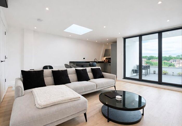 2 Bedroom Flat To Rent In Beagle Close, Mill Hill, NW7