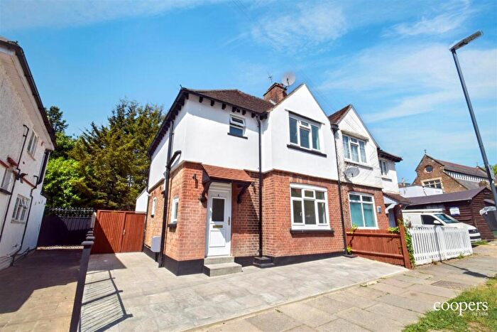 3 Bedroom Semi Detached House To Rent In Glebe Road, Stanmore, HA7