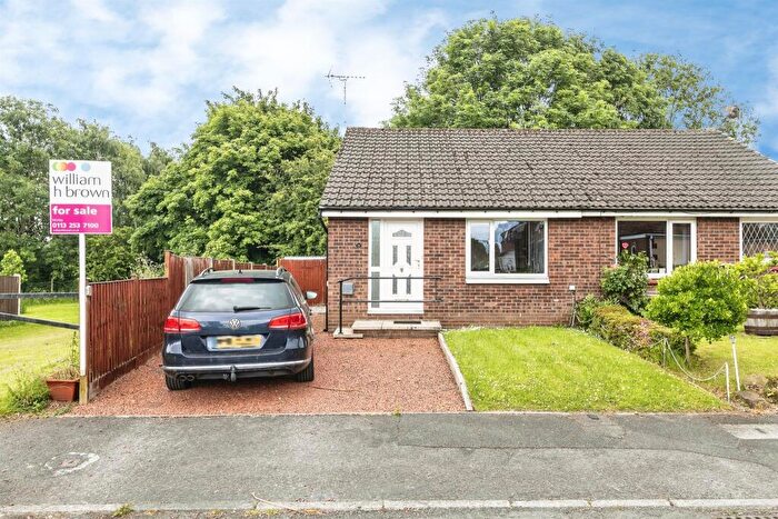 2 Bedroom Semi-Detached Bungalow For Sale In Grange Fields Road, Leeds, LS10