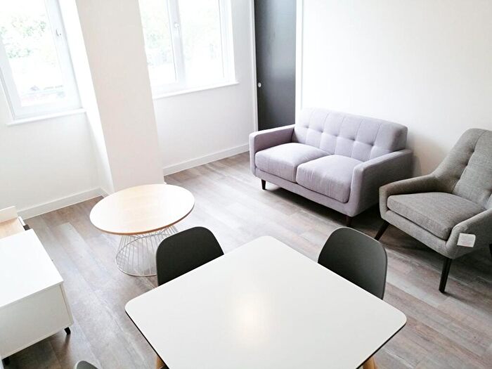 1 Bedroom Flat To Rent In - Talbot Road, Old Trafford, Manchester, M16