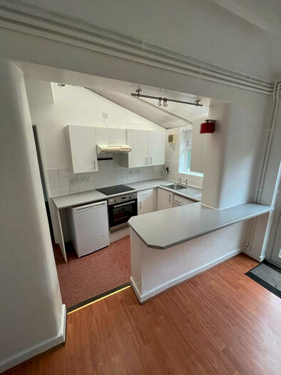 1 Bedroom Detached House To Rent In Orchard Grove, Manchester, M20