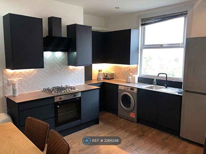 4 Bedroom Terraced House To Rent In Brudenell View, Leeds, LS6