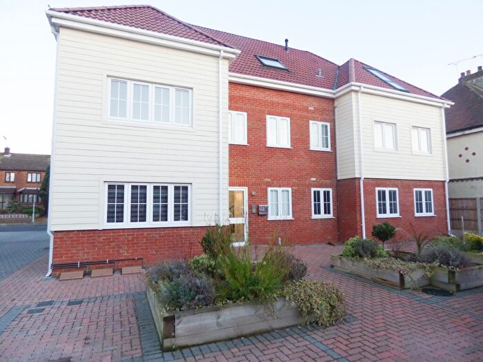 2 Bedroom Flat To Rent In Ashton Court, Laindon, SS15